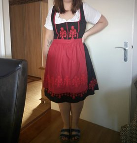 Dirndl mit Bluse und Schürze Gr. 44