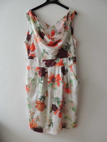 Satin Blumenkleid, 42