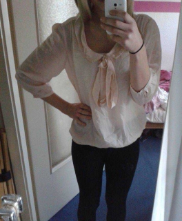 Creme Farbende Bluse :)