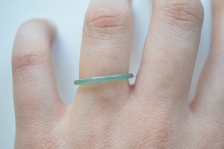 Schlichter Edelstein Ring