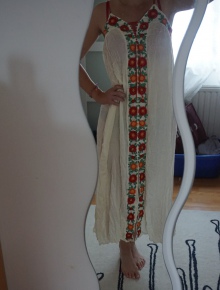 Strandkleid Blumen bestickt