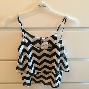 Kurzes Top von H&M, neu mit Etikett