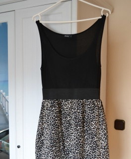 Aufgeplustertes Leo Kleid