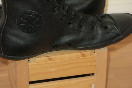 Schwarze Chucks Converse mit flacher Sohle