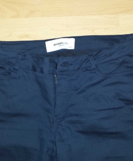 Vero Moda // Super schöne Stoffhose // Röhre // Stretch // blau // marine // figurbetont 