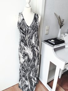 Schönes Maxikleid mit Tropenmuster *Neu*