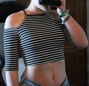 Croptop mit Cut-Outs s/w