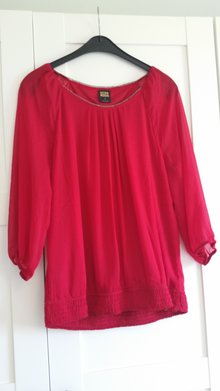 schöne rote Bluse