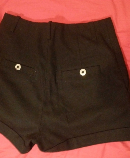 Schwarze hohe hotpants