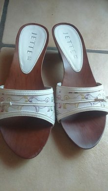 Tolle Schuhe mit Möpsen von Jette Joop