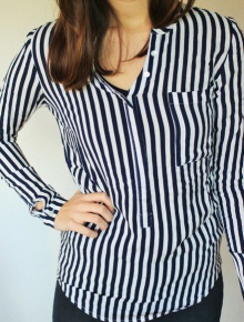 blau-weiß gestreifte Bluse maritim
