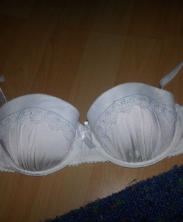 Weißer Balconett BH 75A