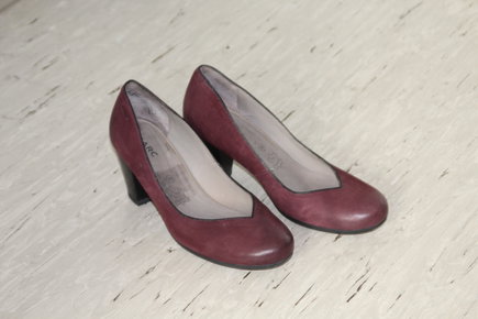 Weinrote Pumps