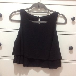 Schwarzes Top unten durchsichtig