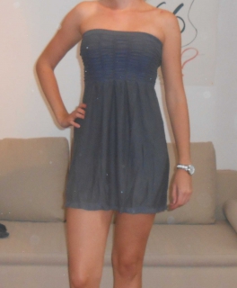 Trägerloses Kleid in Graublau