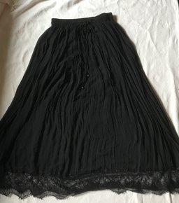 Toller neuer schwarzer Rock von heine 