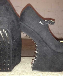 Buffalo Ponyshoes Pumps ohne Absatz mit Nieten schwaz