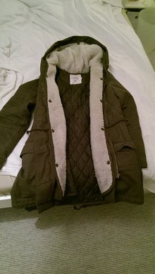 Armeegrüner Wintermantel