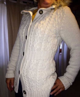 H&M Strickjacke Cardigan Kapuze Grobstrick Zopfmuster Gr S beige creme woll-weiß