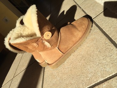 Ugg Australis Bailey Button 