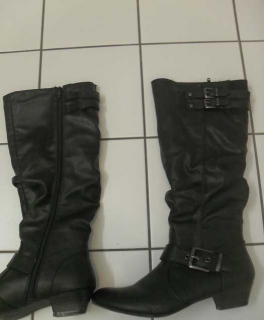 Stiefel Schnalle Deichmann kaum benutzt Gr. 39 schwarz Leder Reisverschluss