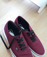 Weinrote / Bordeaux Vans