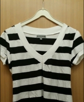 schönes gestreiftes T-Shirt