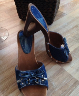 Stylische Jeans-Sandalen