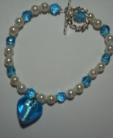 Armband mit türkisfarbenem Glasherz
