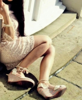 Puder farbiges Spitzenkleid Neu