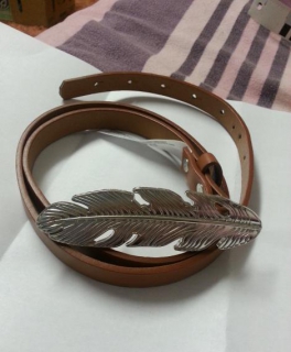 Toller Gürtel mit einer Feder-Schnalle!