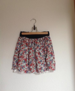 Lockerer Blumenrock in S