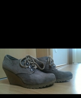 Schöne Stiefelette mit Keilabsatz