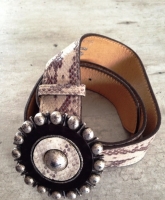 Ledergürtel mit ausgefallener Schnalle 