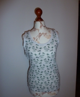 Top mit Insektenaufdruck