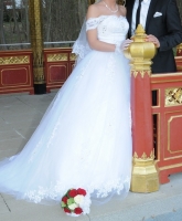 Wunderschönes Brautkleid Hochzeitskleid top Zustand mit Schleppe, Schleier und Reifrock