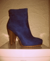 blaue Hochfrontpumps