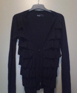 Schwarzer Cardigan mit Volants vorne Gr. xs