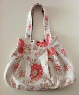 stofftasche mit roten blumen