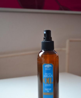 Glattes Haar mit Argania Spinosa Heat Styler - Arganöl