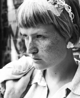 Süße kleine eisfarbene Ohrclipse