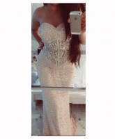 Abendkleid Nude mit Herzausschnitt und kurzer Schleppe