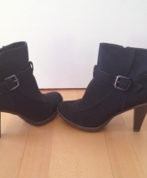 Schwarze Stiefeletten