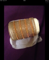 Schöne glitzernde Armreifen 