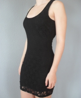 kleines Schwarzes mit Spitze