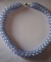 Edle Fädelkette - ein Traum in Blau-Weiß