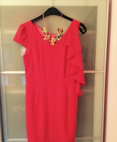 Rotes Minikleid mit Volants