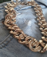 Goldene Gliederkette