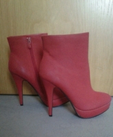 Rote Stiefeletten 12 cm Absatz, Gr. 38 (ungetragen)