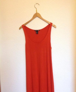 Orangenes Maxikleid